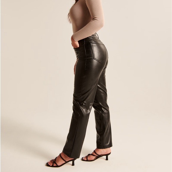 Abercrombie Curve Love Vegan Leather 90s Straight Pant - Picture 2 of 4
